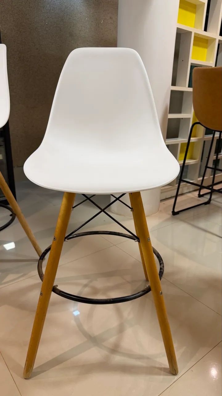 Banquetas modernas em excelente estado - Foto 3