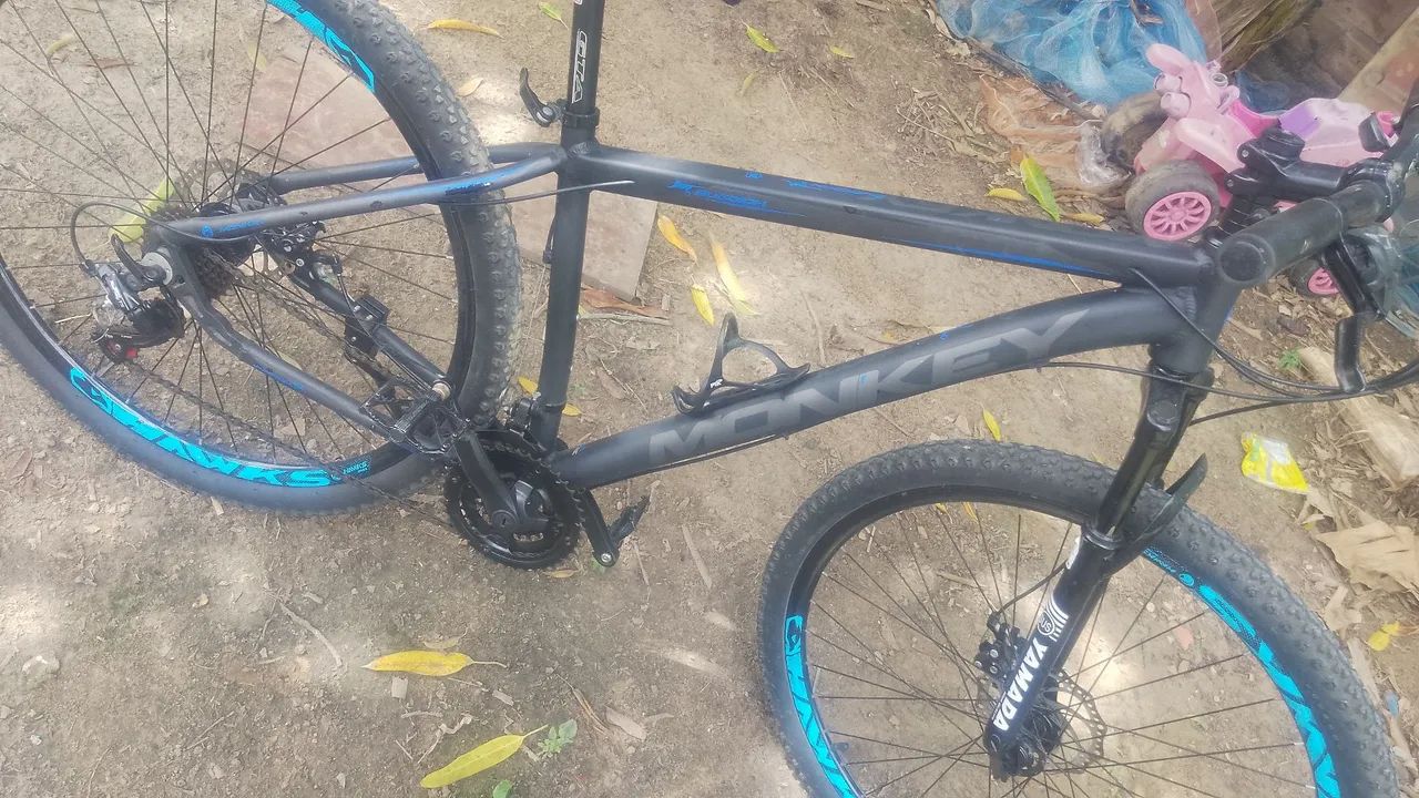 Vendo bicicleta aro 29 praticamente nova  - Foto 2