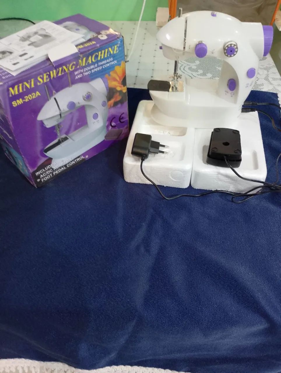Mini máquina de costura nova na caxa  - Foto 4