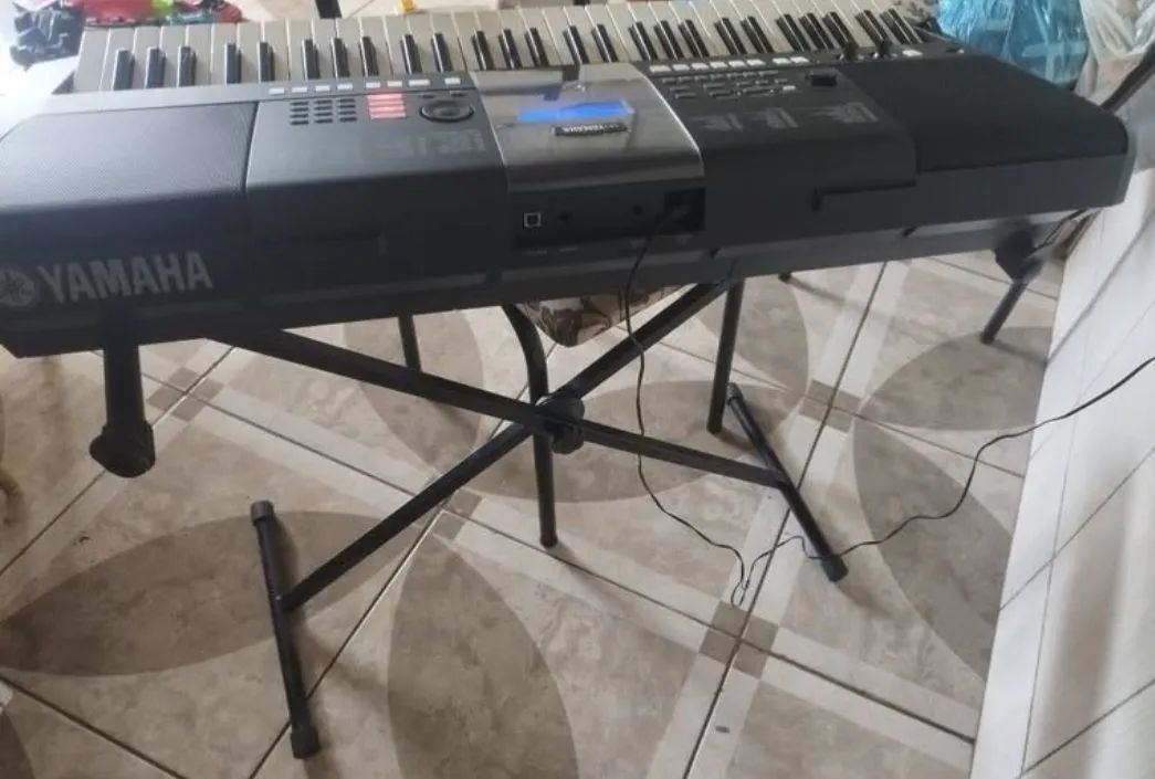 Teclado Musical Yamaha psre423 