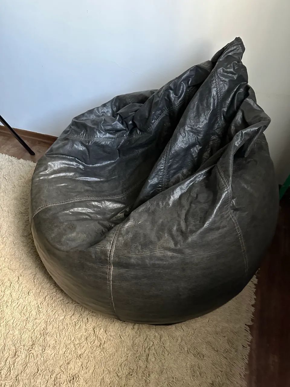 Puff em couro sintético preto, 85 cm de diâmetro para 1 pessoa - Foto 2
