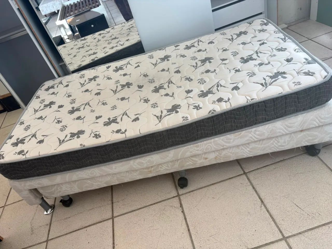 Cama solteiro com auxiliar 