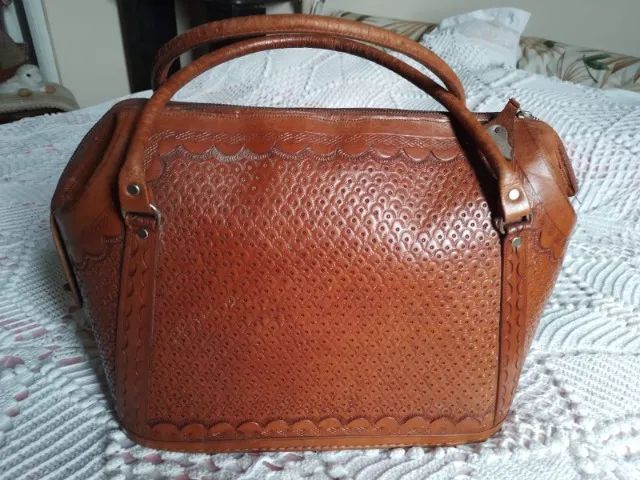bolsa de mao em couro trabalhado - Foto 2