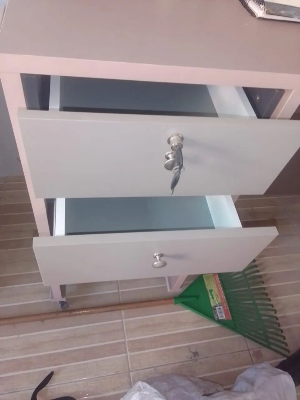 Mesa MDF é um móvel resistente e liso, ideal para escritórios - Foto 3