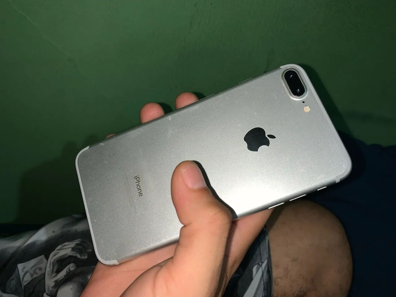 iPhone 7 Plus com detalhes 128 GIGAS 