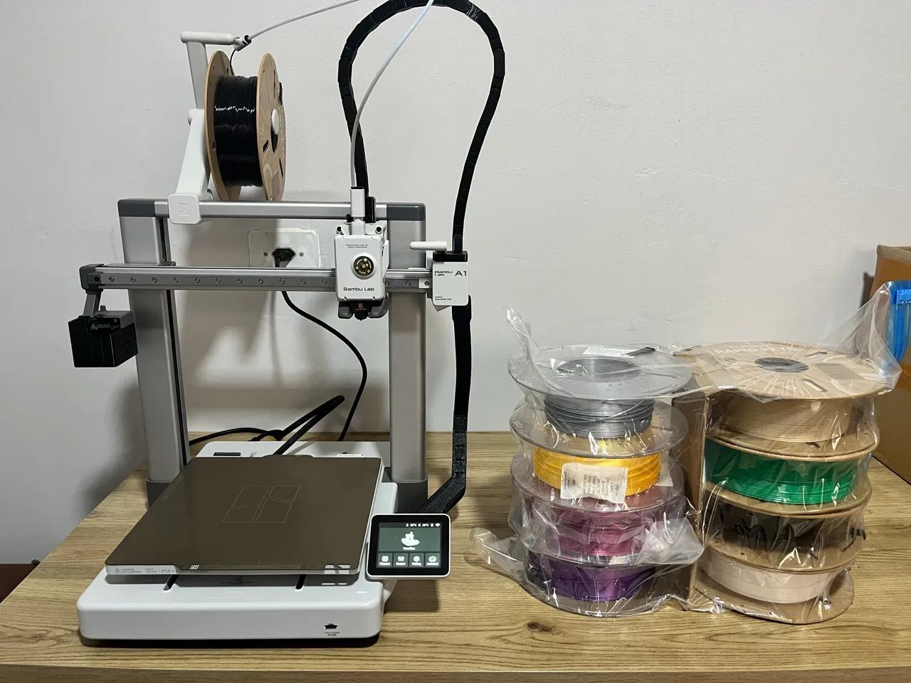 Impressora 3D Bambu lab A1 com 1 mês de uso