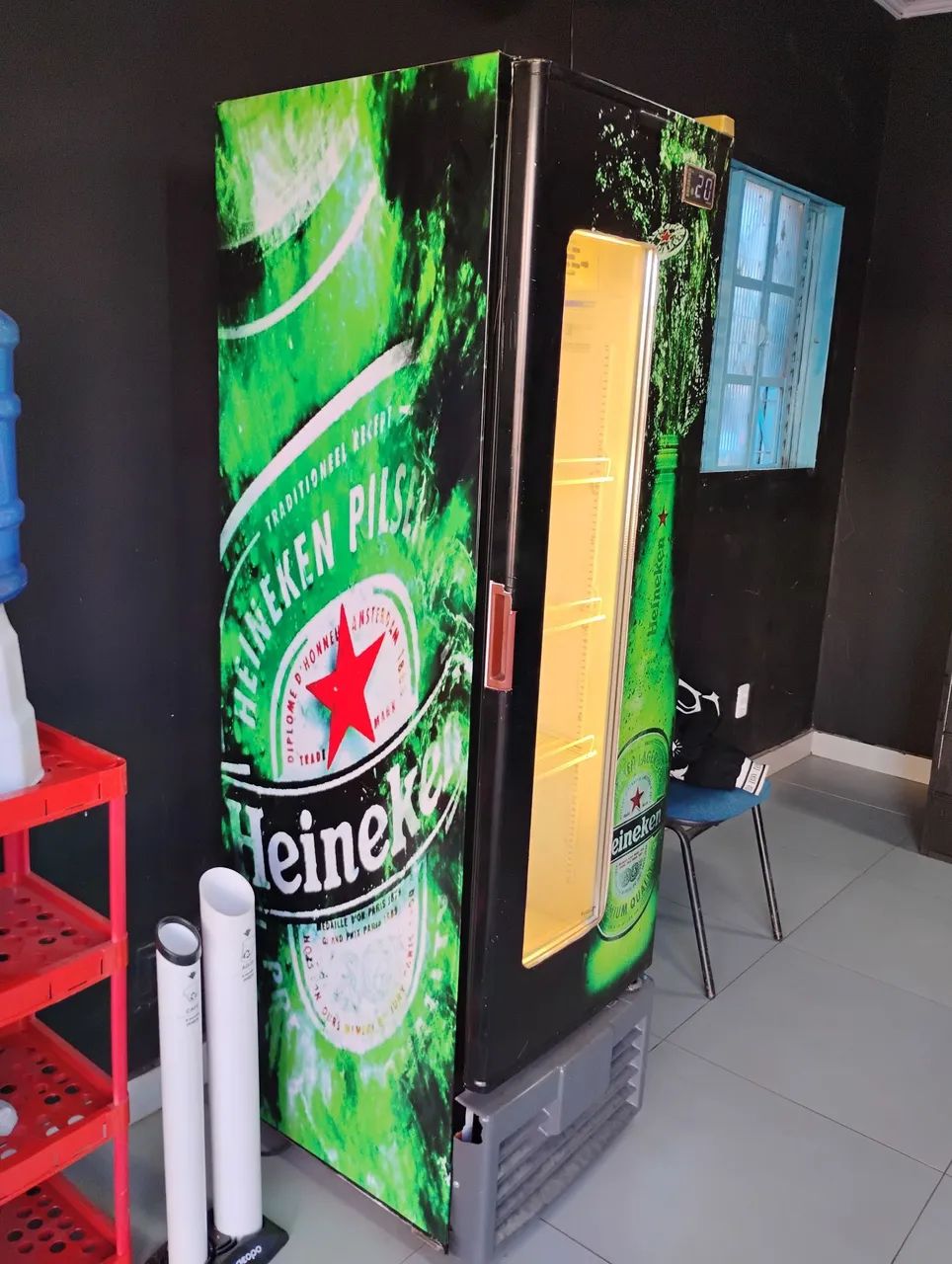 Vendo Cervejeira slim vertical 300L semi nova