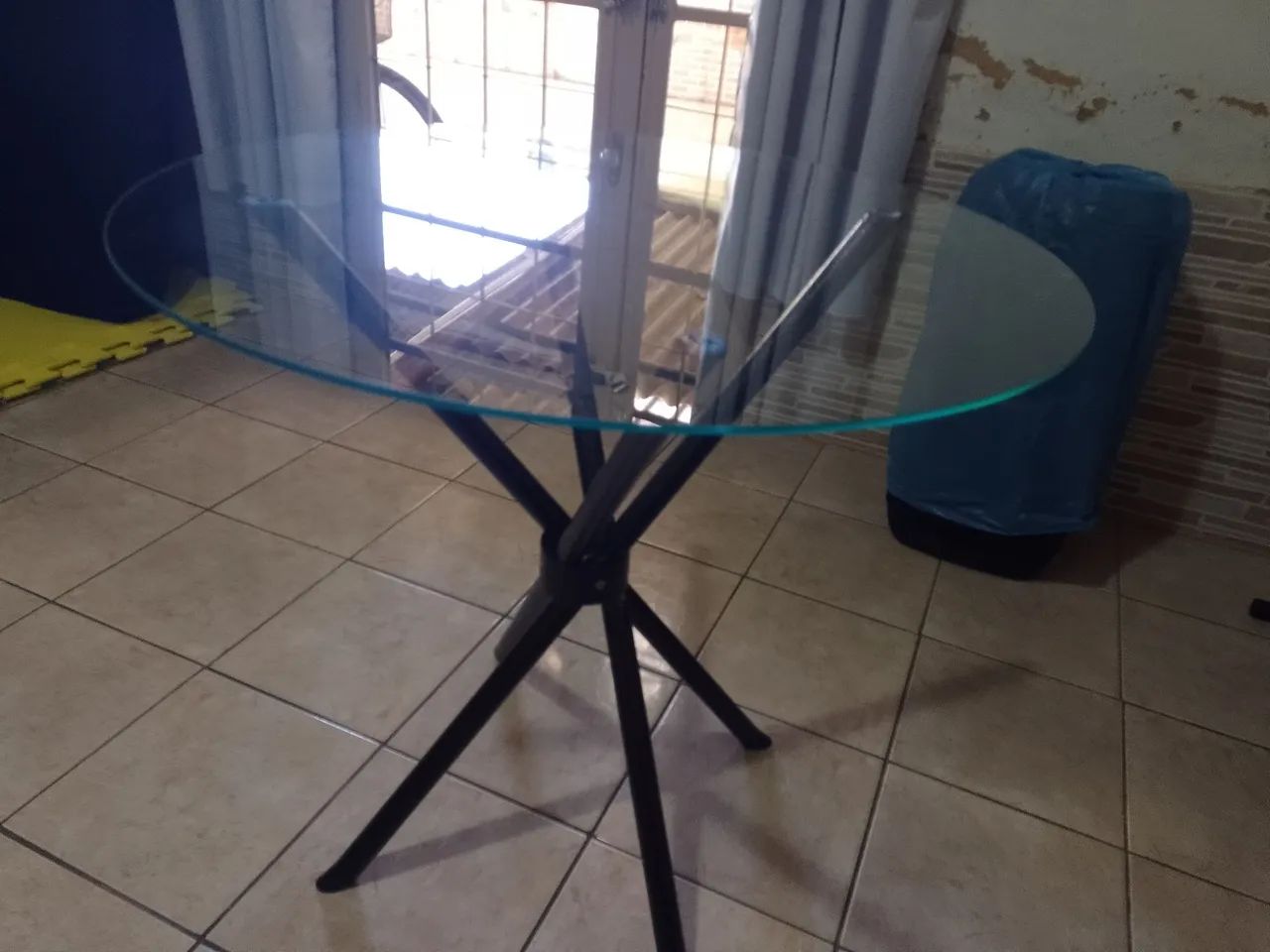 Mesa 80cm de diâmetro sem cadeiras