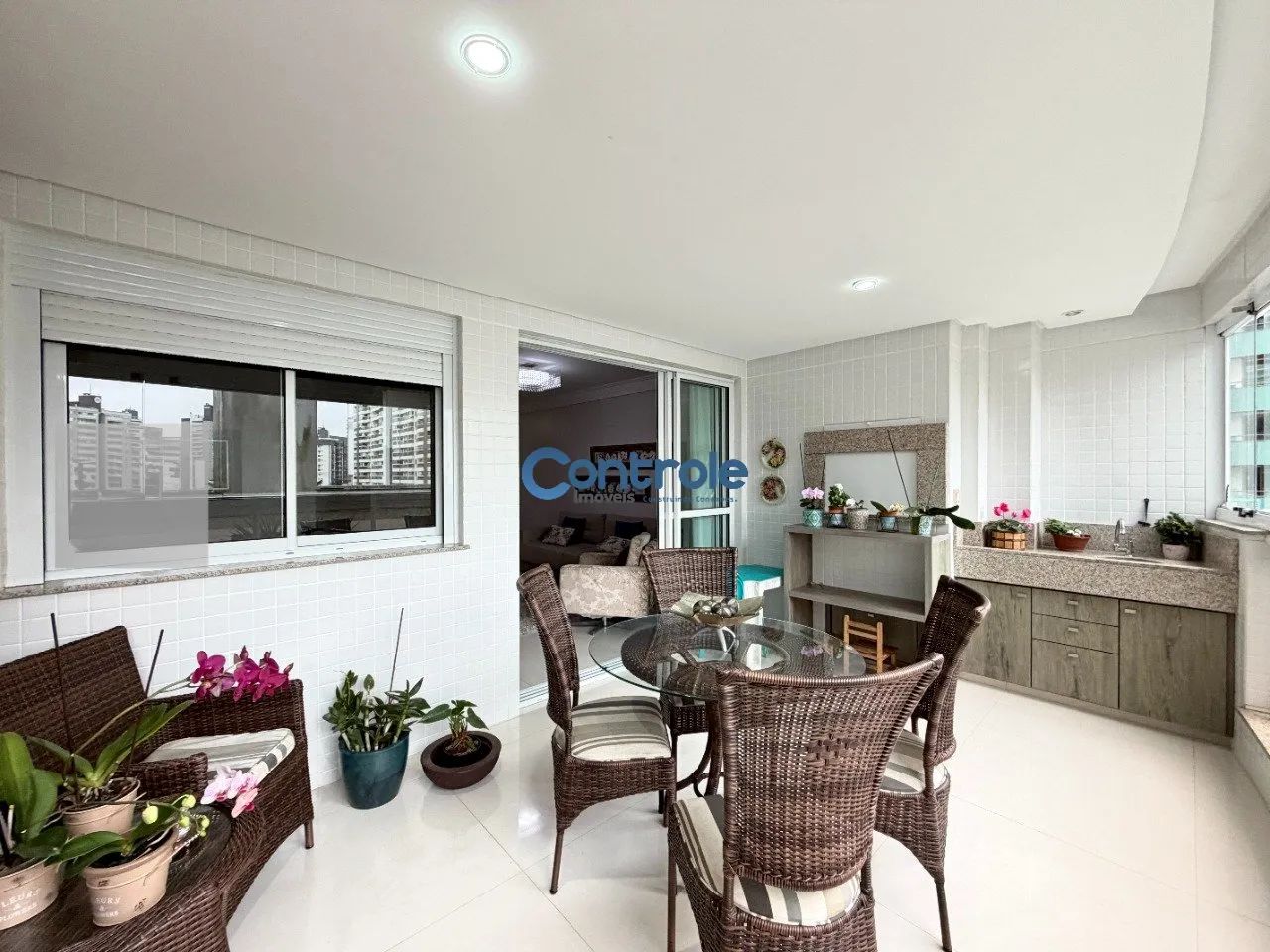 Apartamento com 04 dormitórios em Campinas, São José/SC!