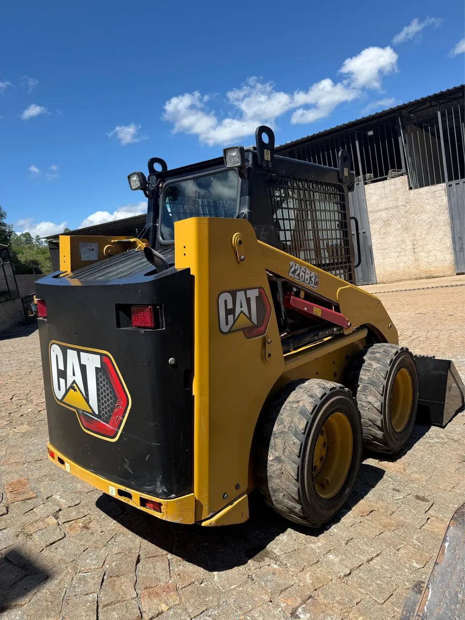 Mini carregadeira caterpillar 226b ano 2023 - Foto 3