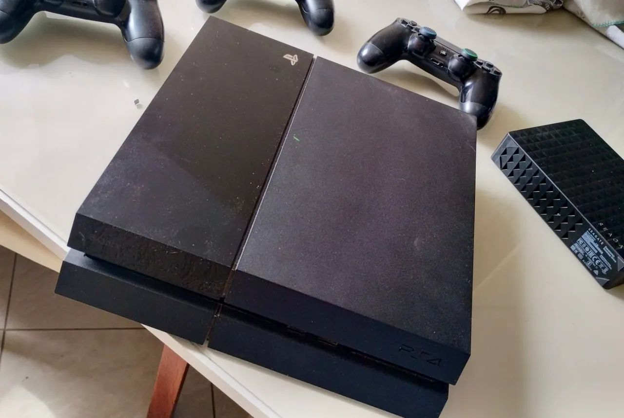 Playstation 4 completo com 3 controles PS4