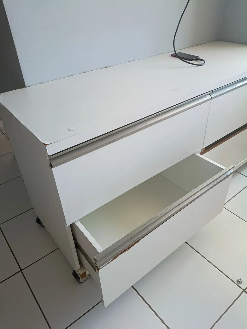  Cômodas de Dormitorio com Rodinhas