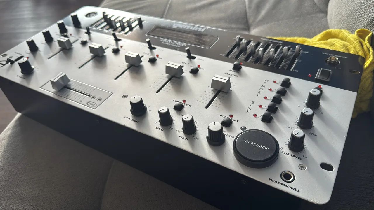 Mixer Gemini PMX2400 Stereo Mixer