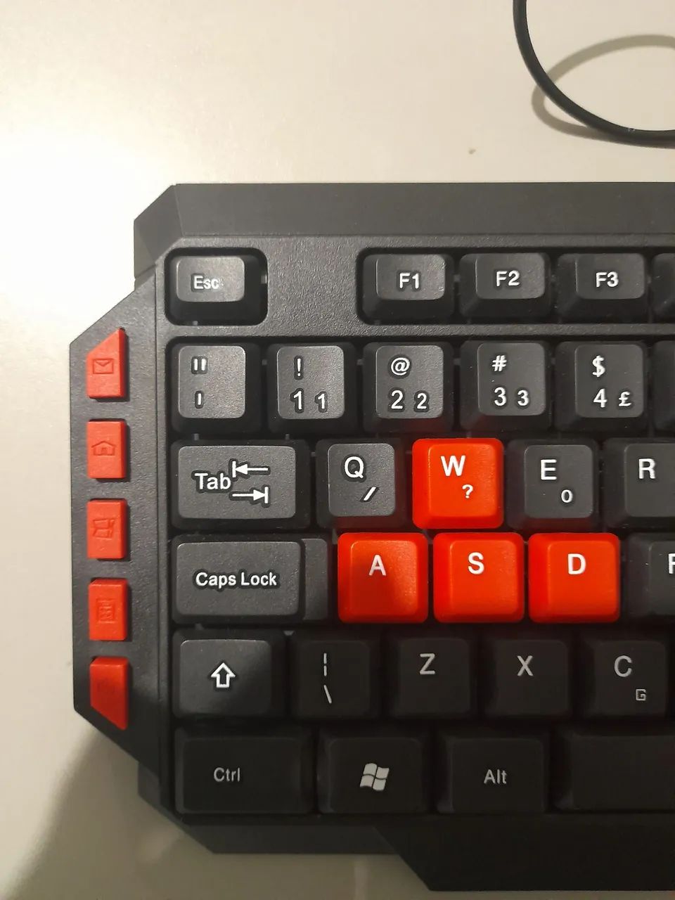 Teclado Gamer USB com Teclas WASD e Setas Vermelhas - Foto 2