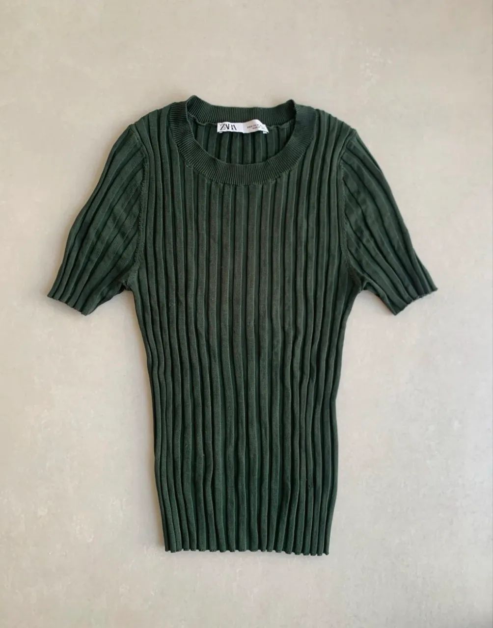 Blusa Zara verde canelada e linha - M 