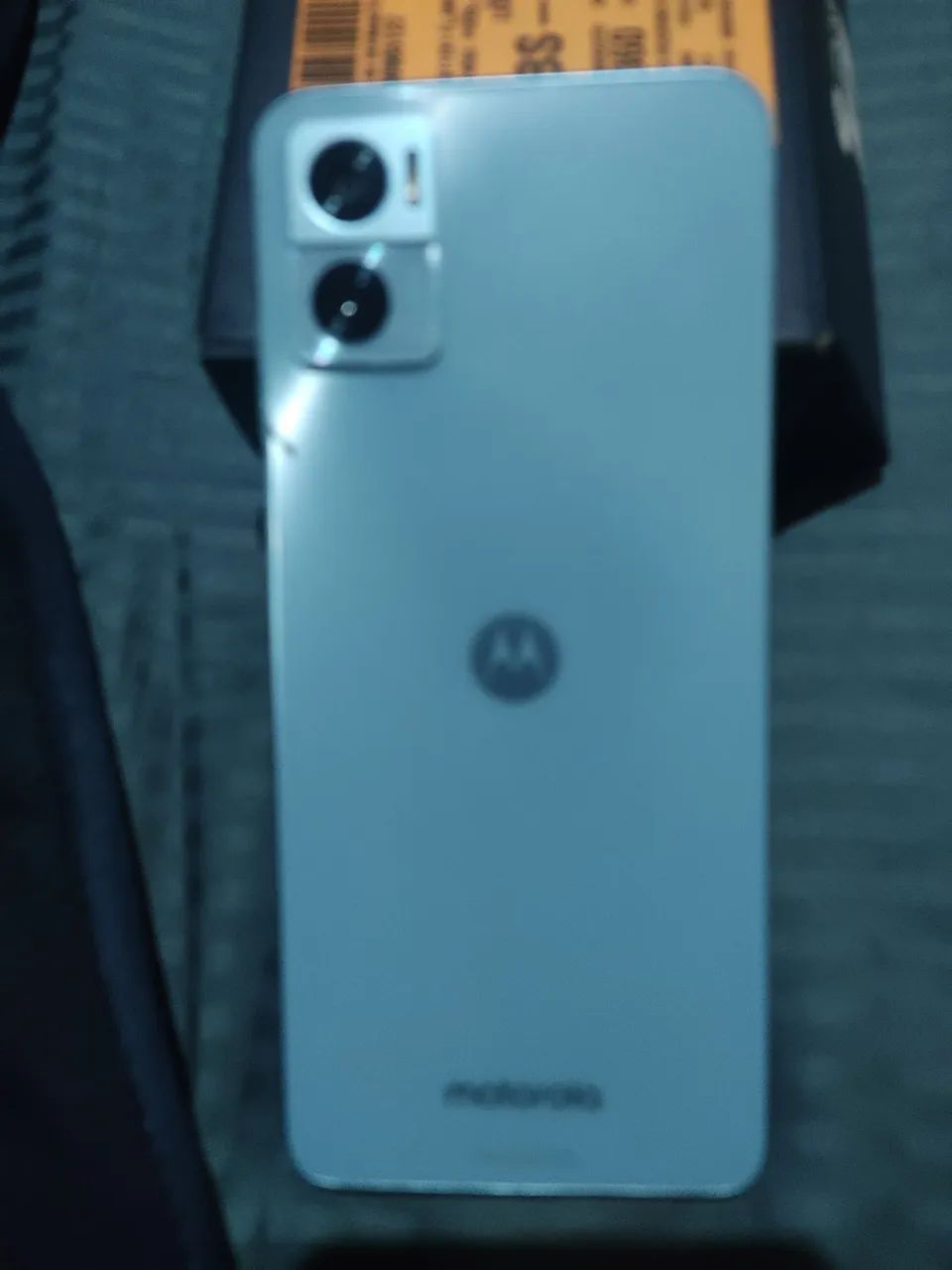Vendo Moto E22 128g com defeito com caixa e nota fiscal 