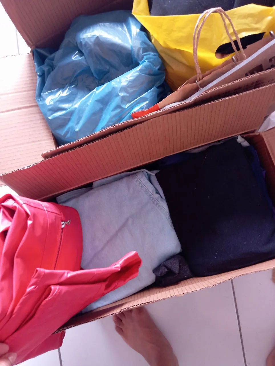 Caixa de roupas e itens domésticos para brechó  - Foto 2