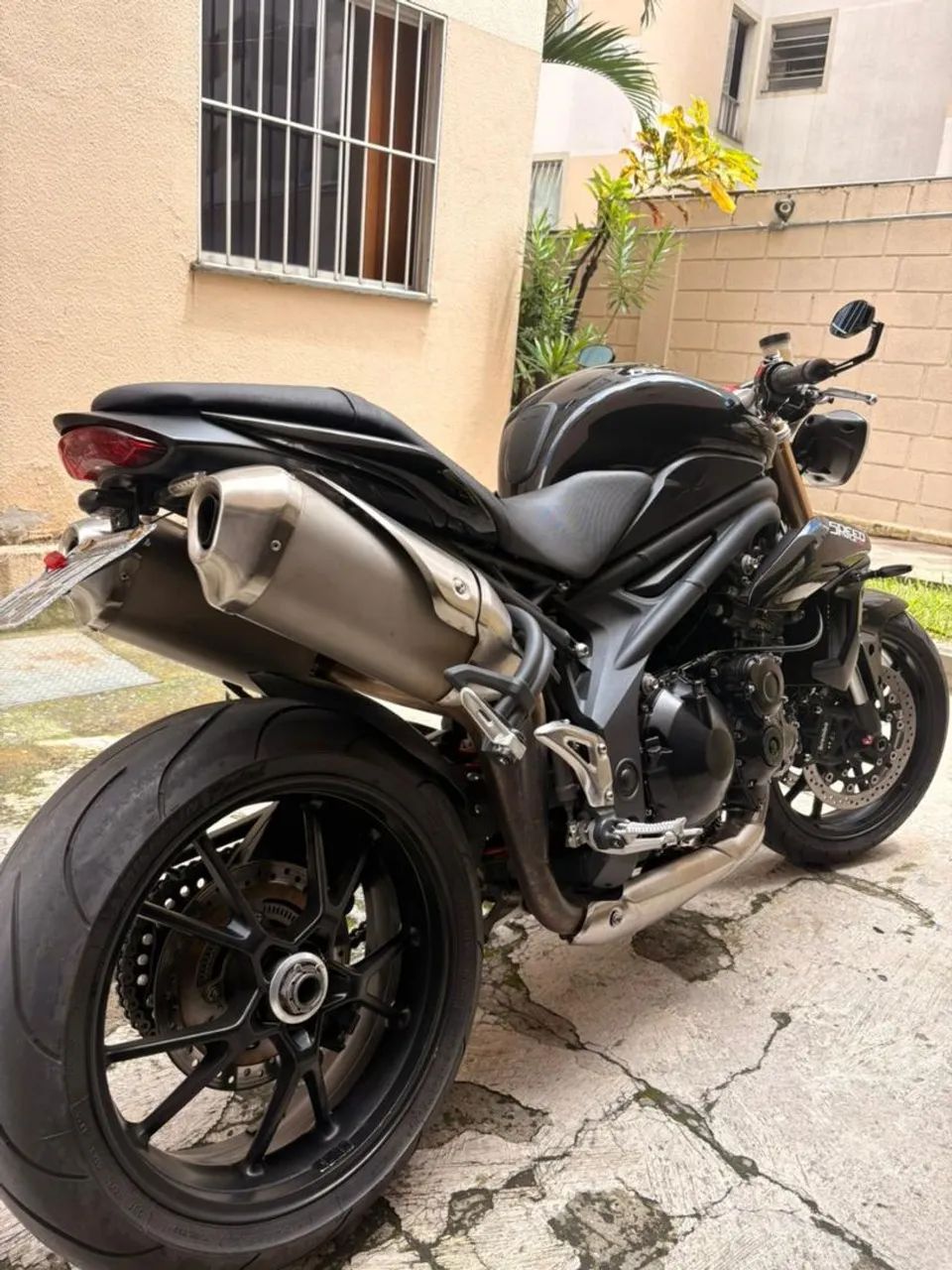Triumph Triple 1050i 2013 - 1495874879 | OLX