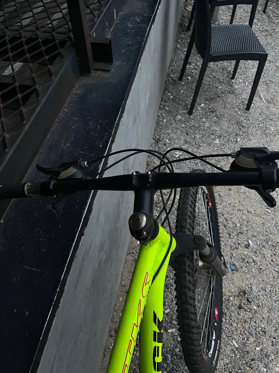 Bicicleta Aro 29 semi nova  - Foto 2