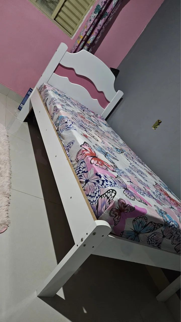 Vendo cama de solteiro com colchão no plástico ainda 