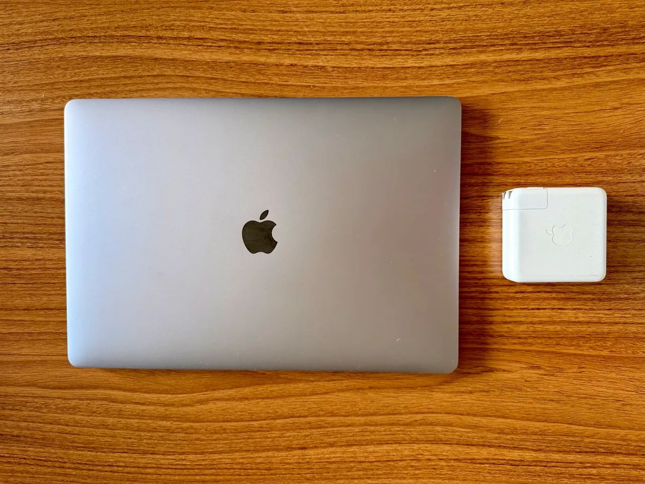 MacBook Pro 15.4pol 2018 - i7 6-Core / 16GB / 512GB SSD 
