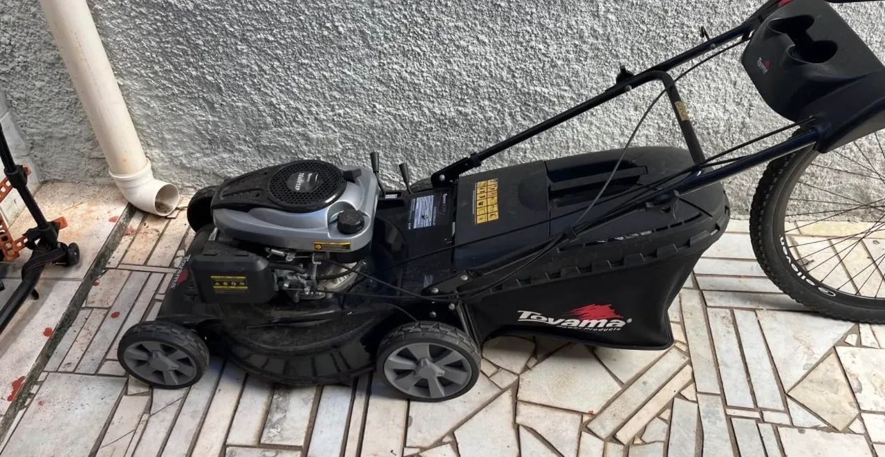 Triturador e carrinho de cortar grama 