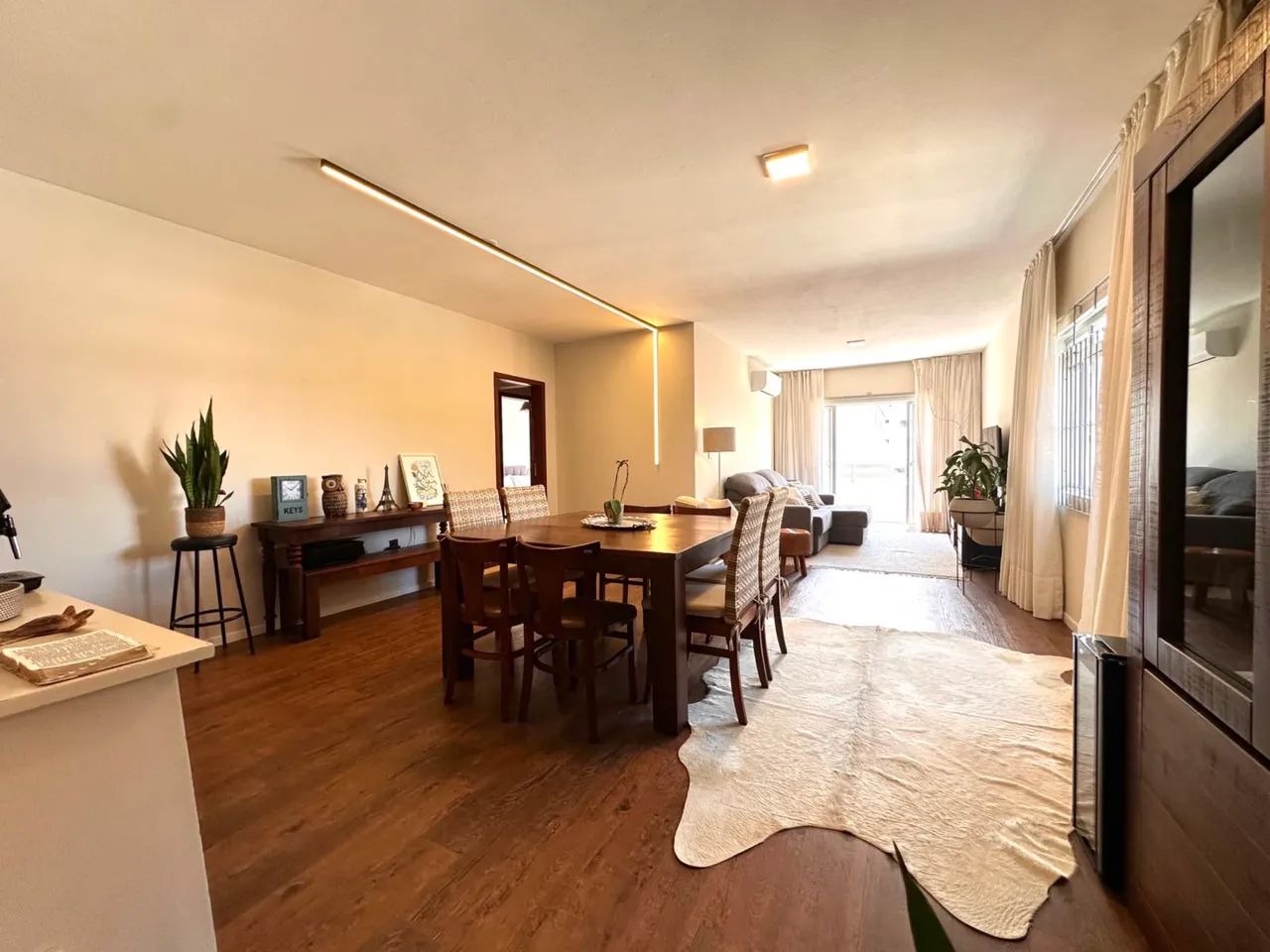 Apartamento amplo à venda em Coqueiros - 148 m², 3 dormitórios e suíte - Foto 3