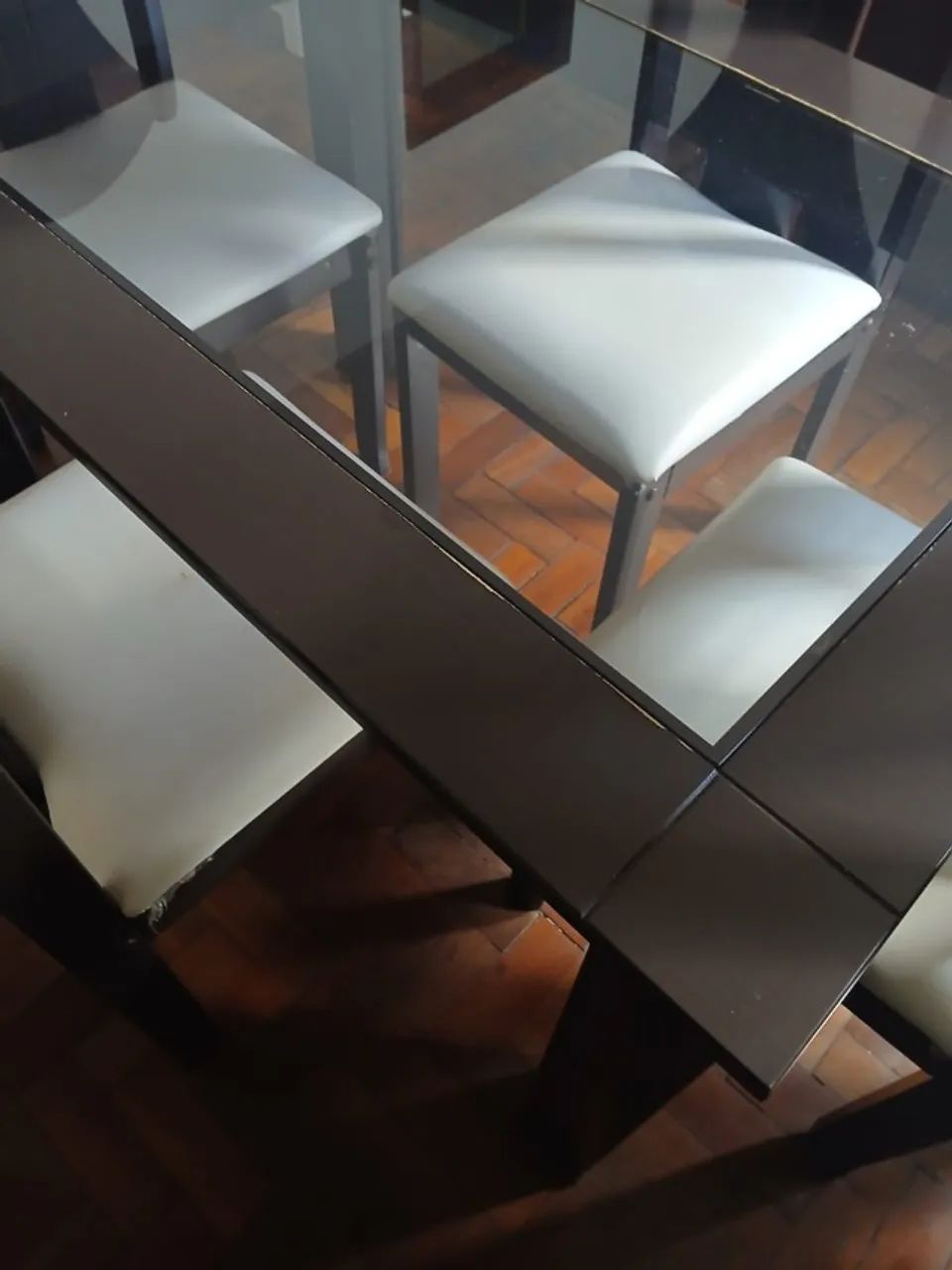 mesa de jantar com tampo em vidro - 04 cadeiras - Foto 3