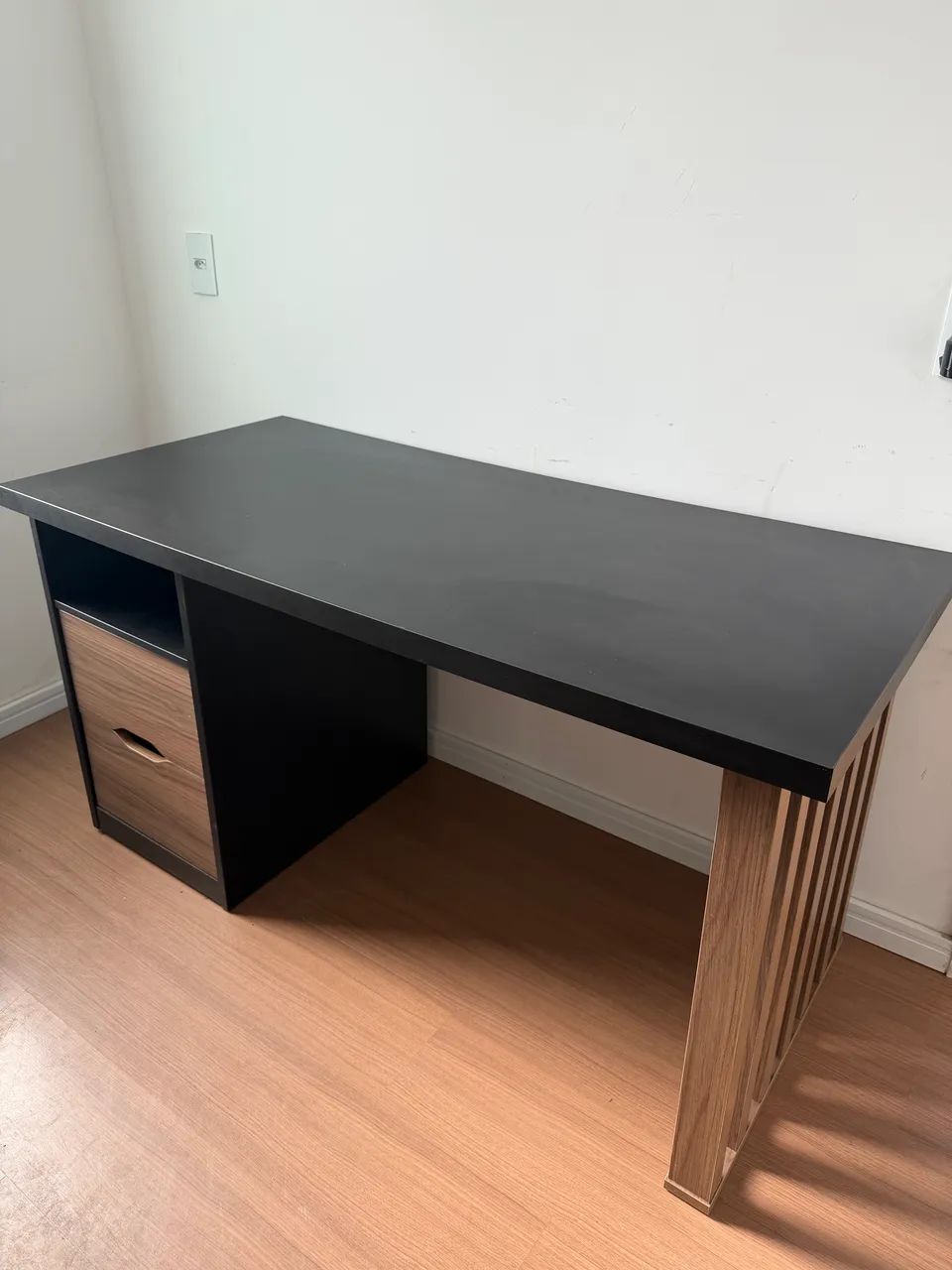 Mesa e Estante 