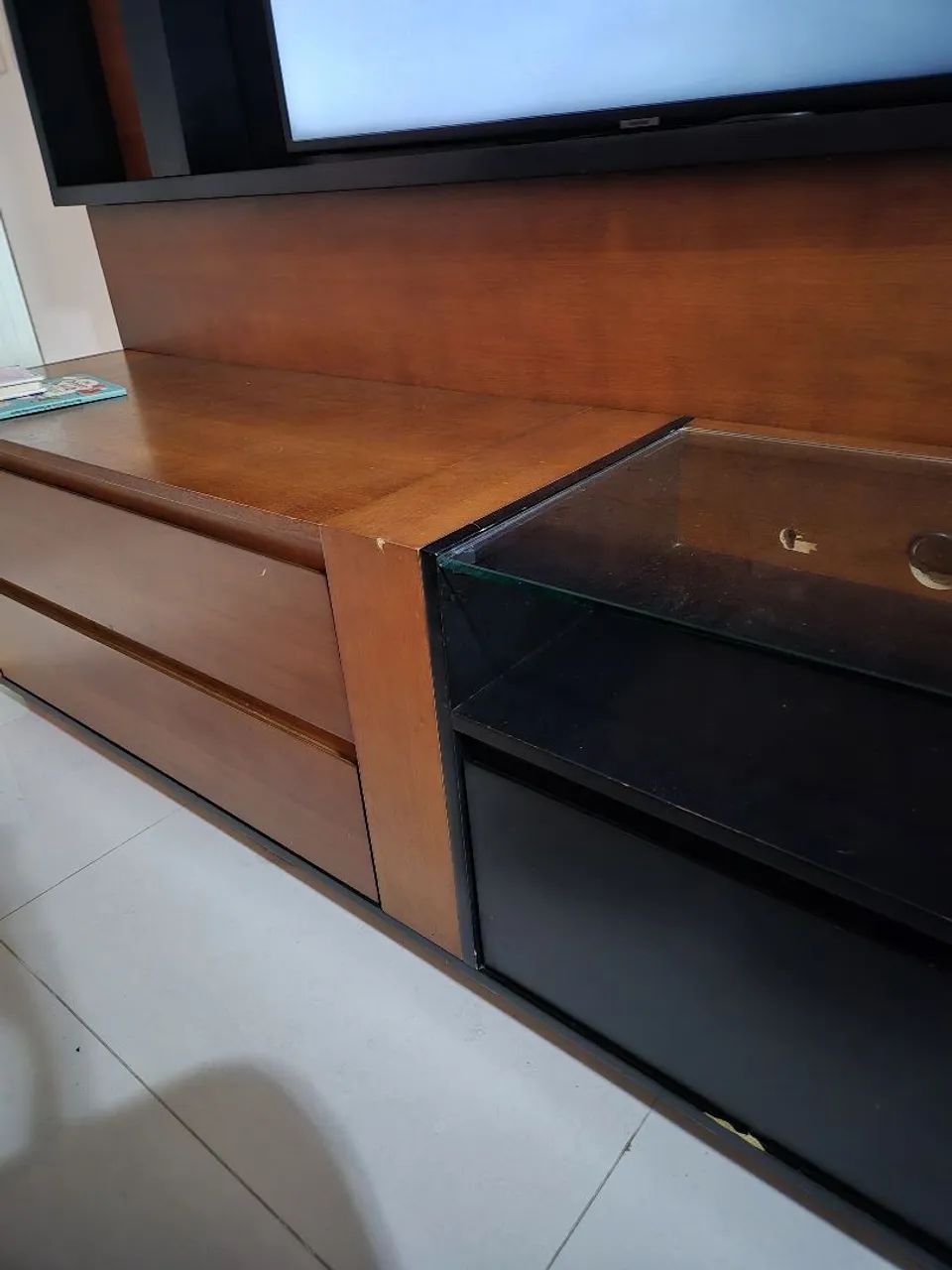 Rack em madeira com iluminação - Foto 2