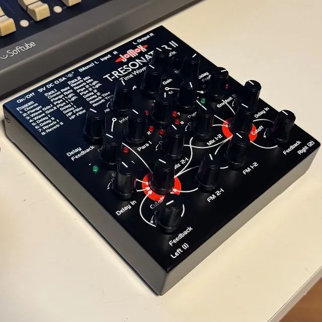 Jomox T-Resonator II - filterbank, chorus flanger, delay reverb