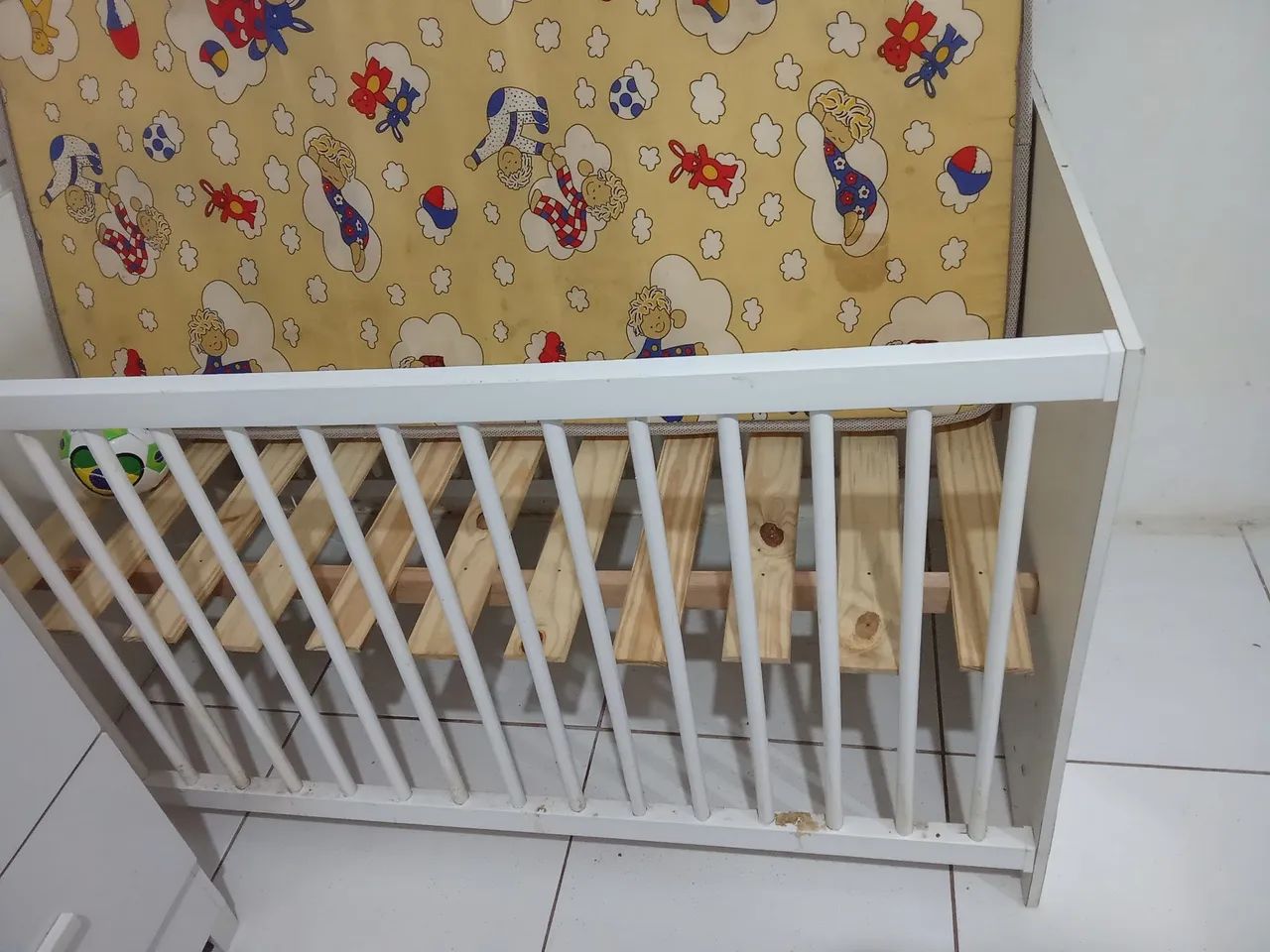 Berço com colchão 