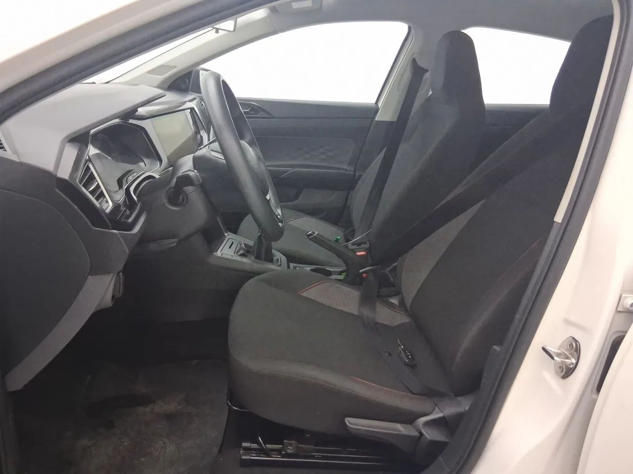 Volkswagen Polo Track 1.0 Flex 12V 5p, foto 16 de 18