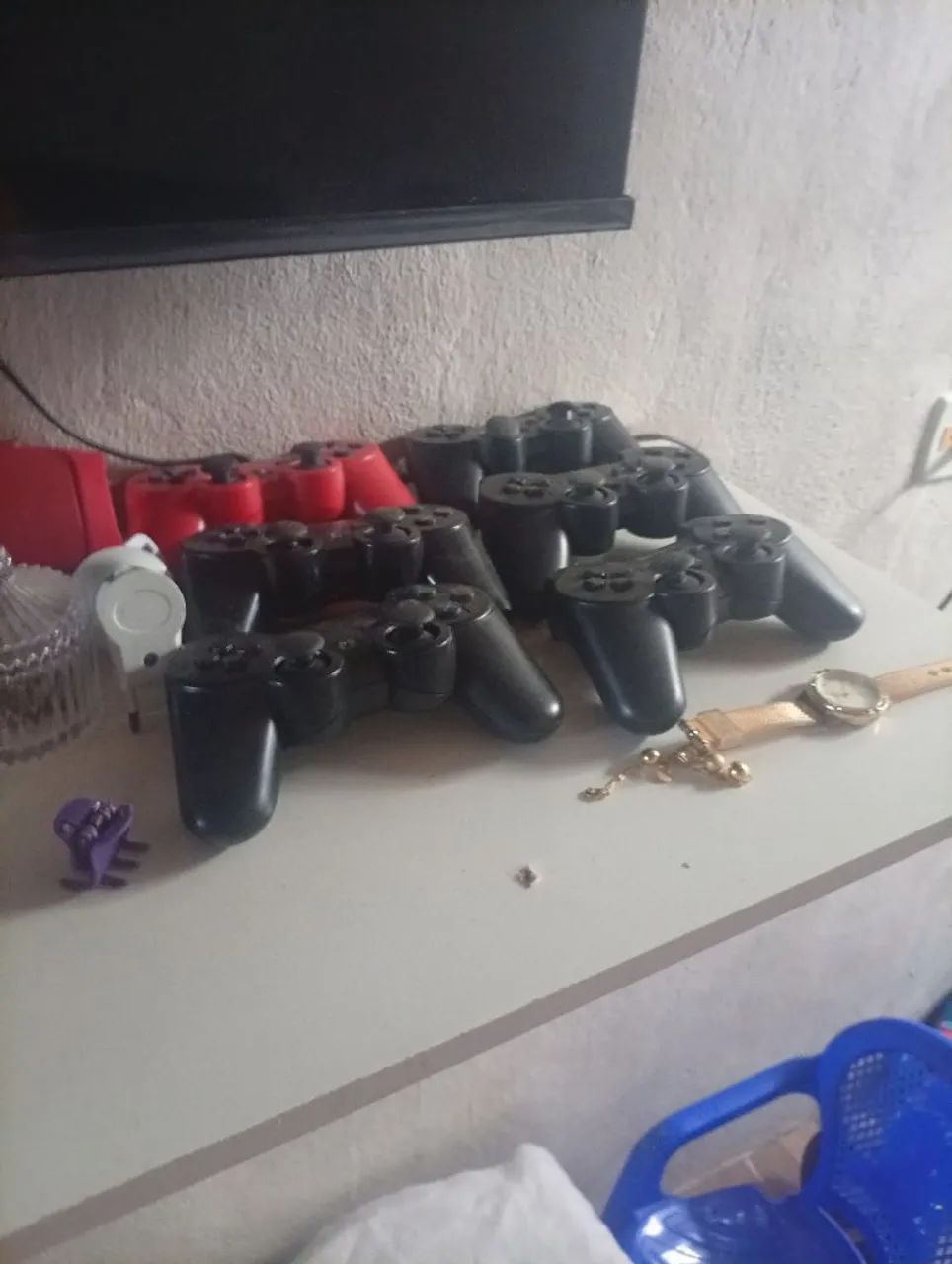 Vendo um PS3 por 650 destravado com todos os jogos e 3 joysticks