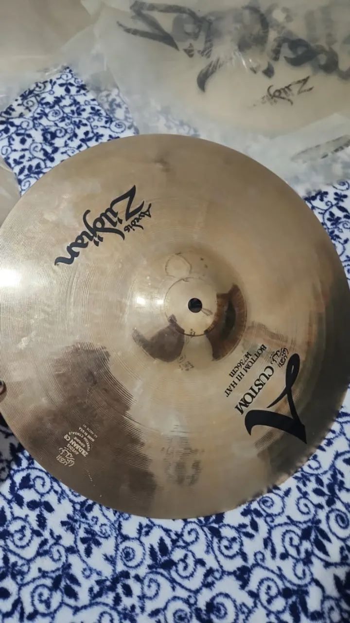 Conjunto De Pratos Avedis Zildjian A Custom 14 Hats 16 Crash