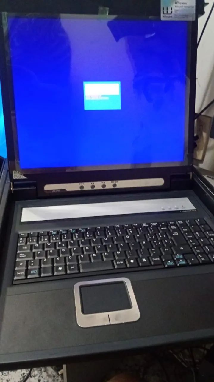 Monitor de Rack CL1000M