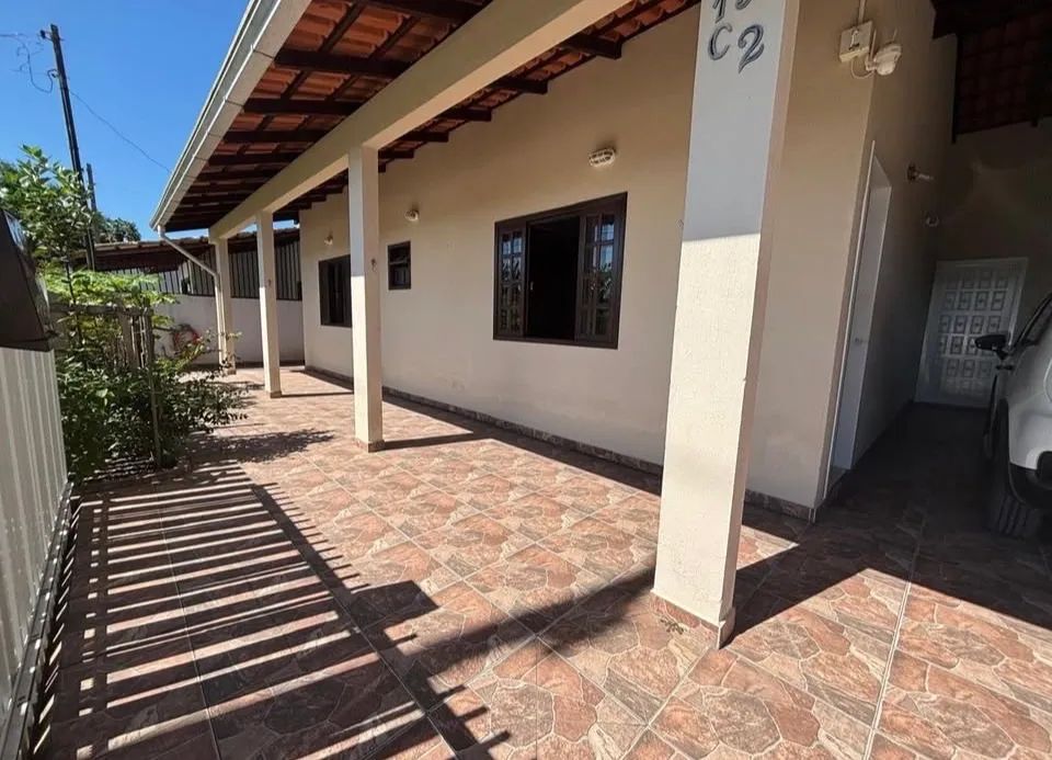 CASA NA AV DAS TORRES -  PROX A CALI FIT 