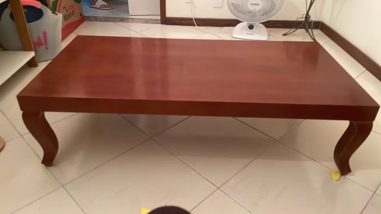 mesa de centro em madeira maciça