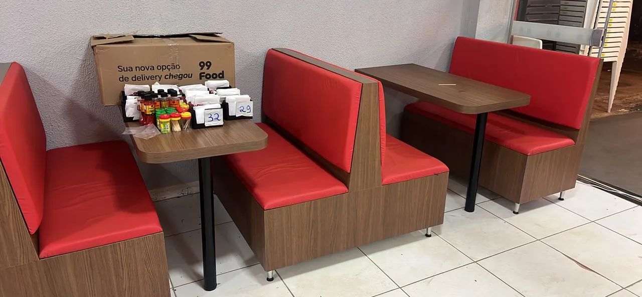 Conjunto com 2 Cabines Estofadas + Mesa - Móveis para Lanchonete/Restaurante - Foto 2