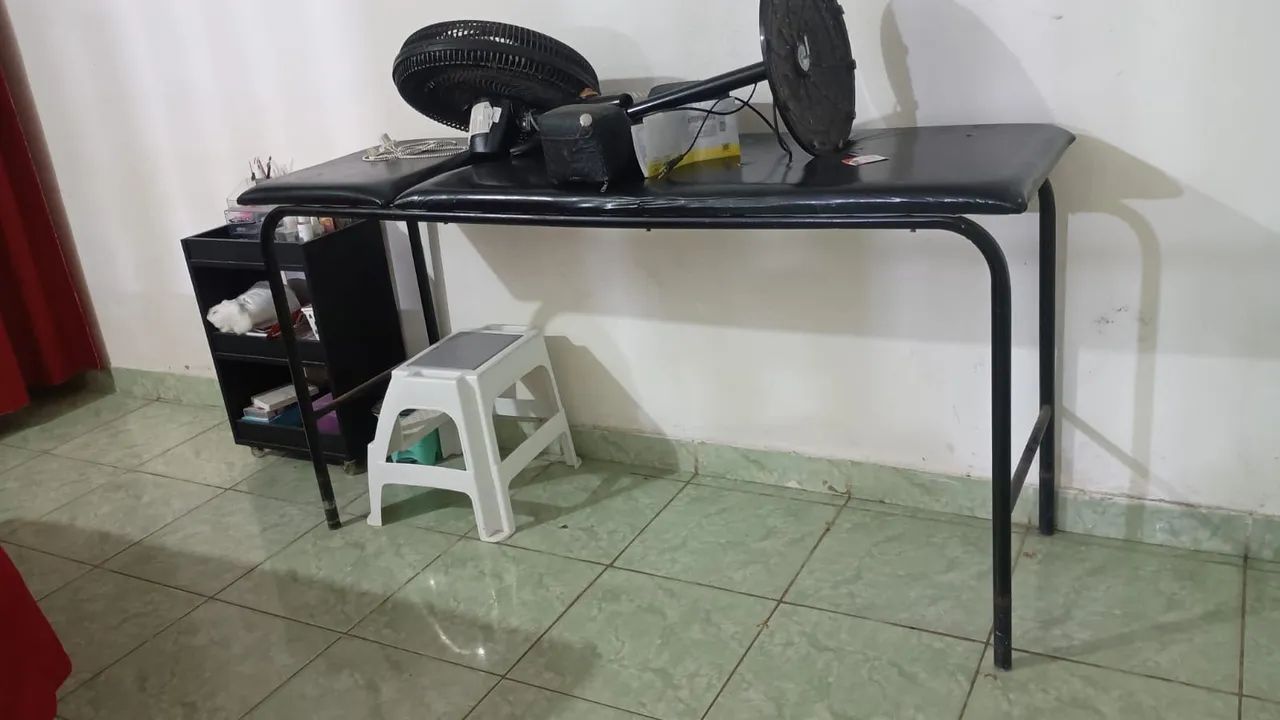Carrinho auxiliar e maca