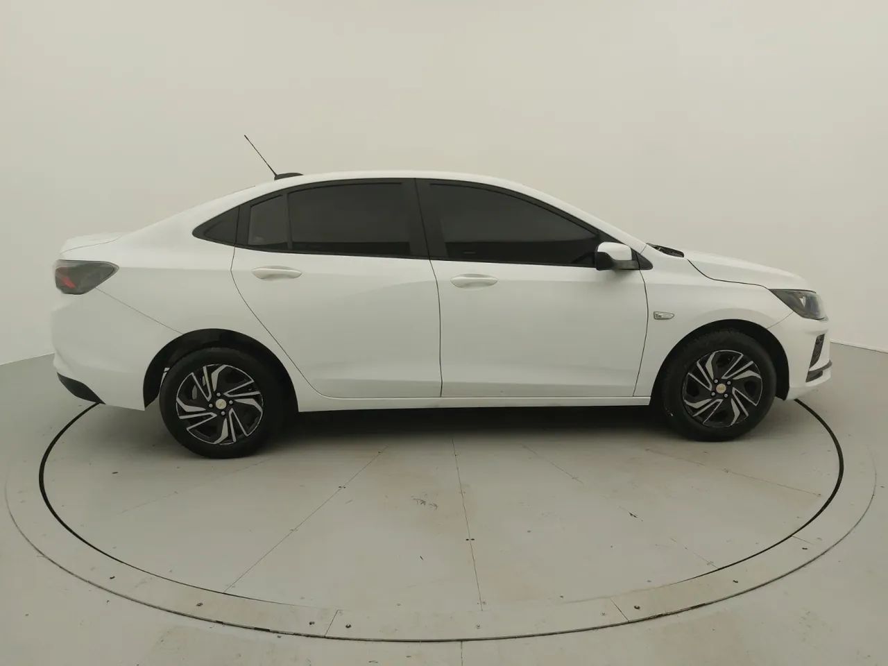 Chevrolet Onix Activ 1.4 8V Flex Aut. 4P, foto 6 de 18