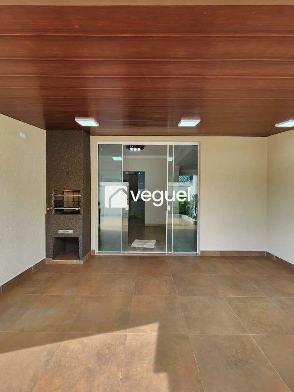 Casa em condomínio com 166m² de construção, 3 quartos para alugar no bairro Recreio das Ac 1