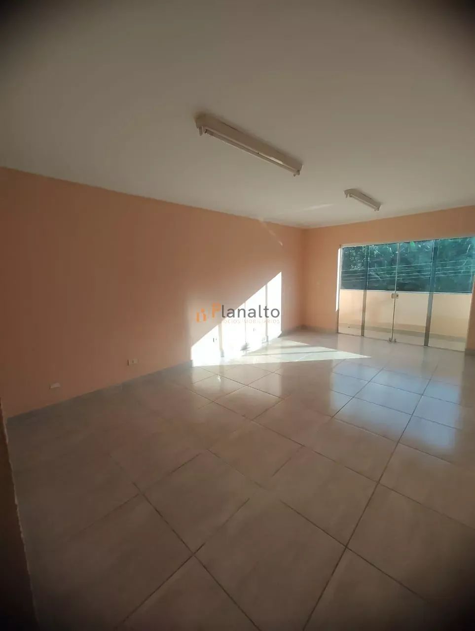 GALPÃO COM 2 SALAS E 2 SALÕES COMERCIAIS - Vila Linda, Santo André