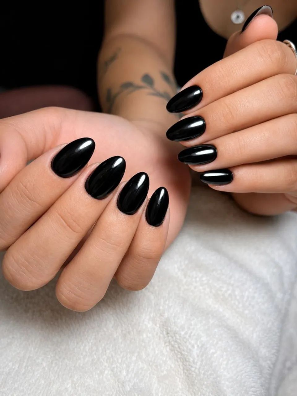 Alongamento de unhas em gel e reconstrução de unhas roídas. - Foto 3