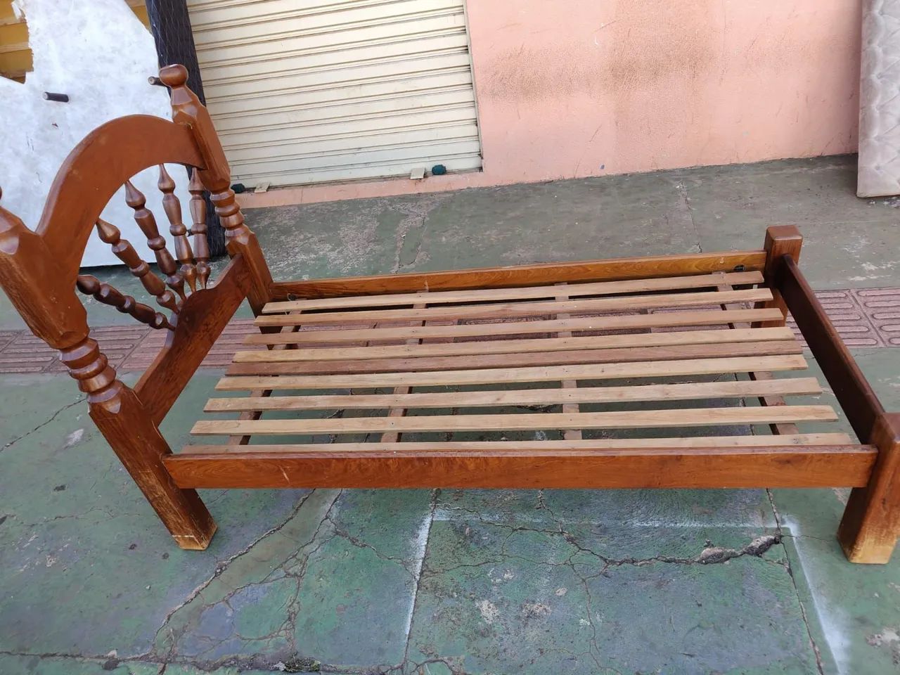 Cama de madeira maciça de solteiro  - Foto 3