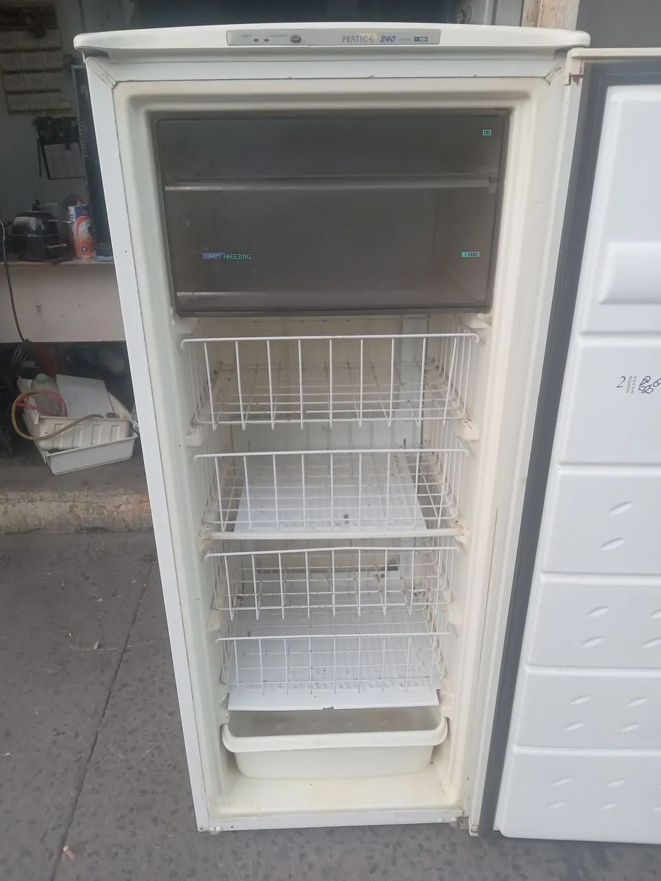 Freezer  Vertical  Cônsul 240 Litros - Foto 4