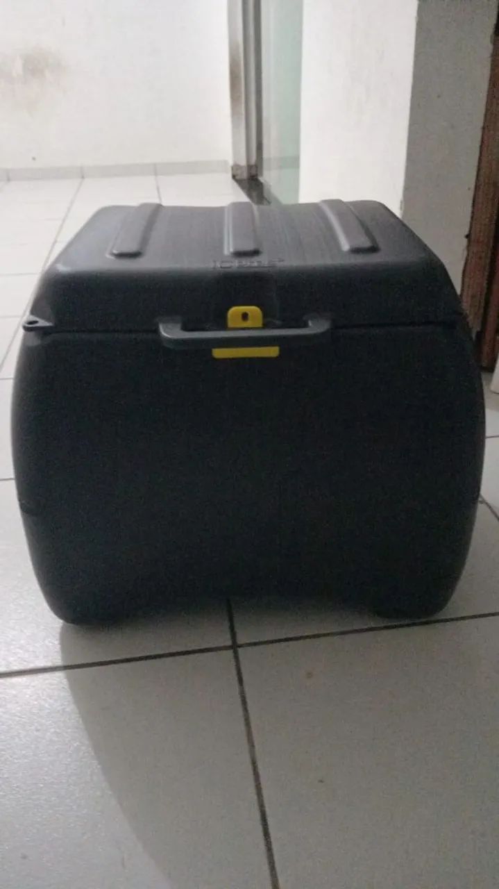Vende-se bau de 100 L para moto