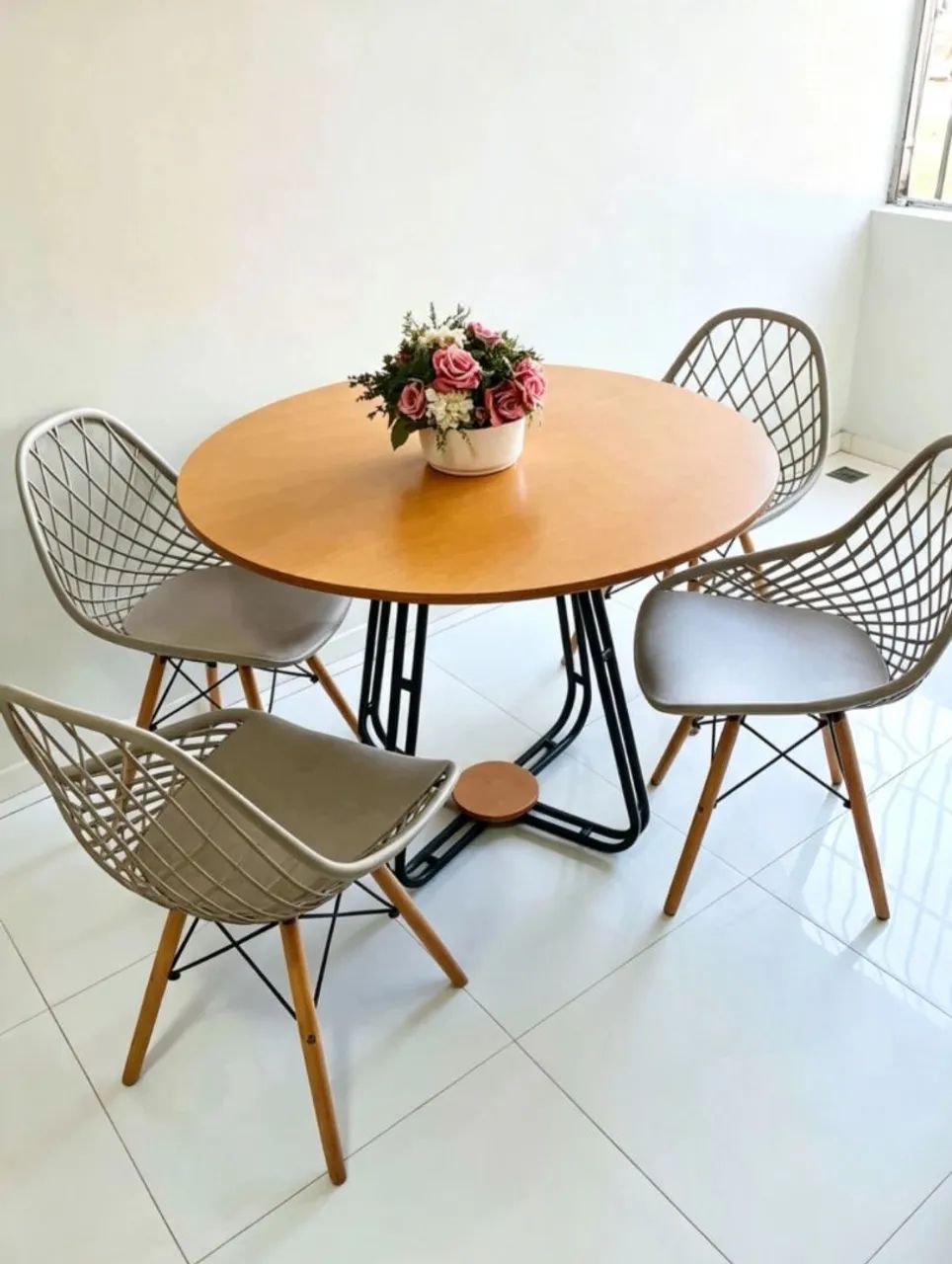 Mesa de jantar nova  4 lugares 
