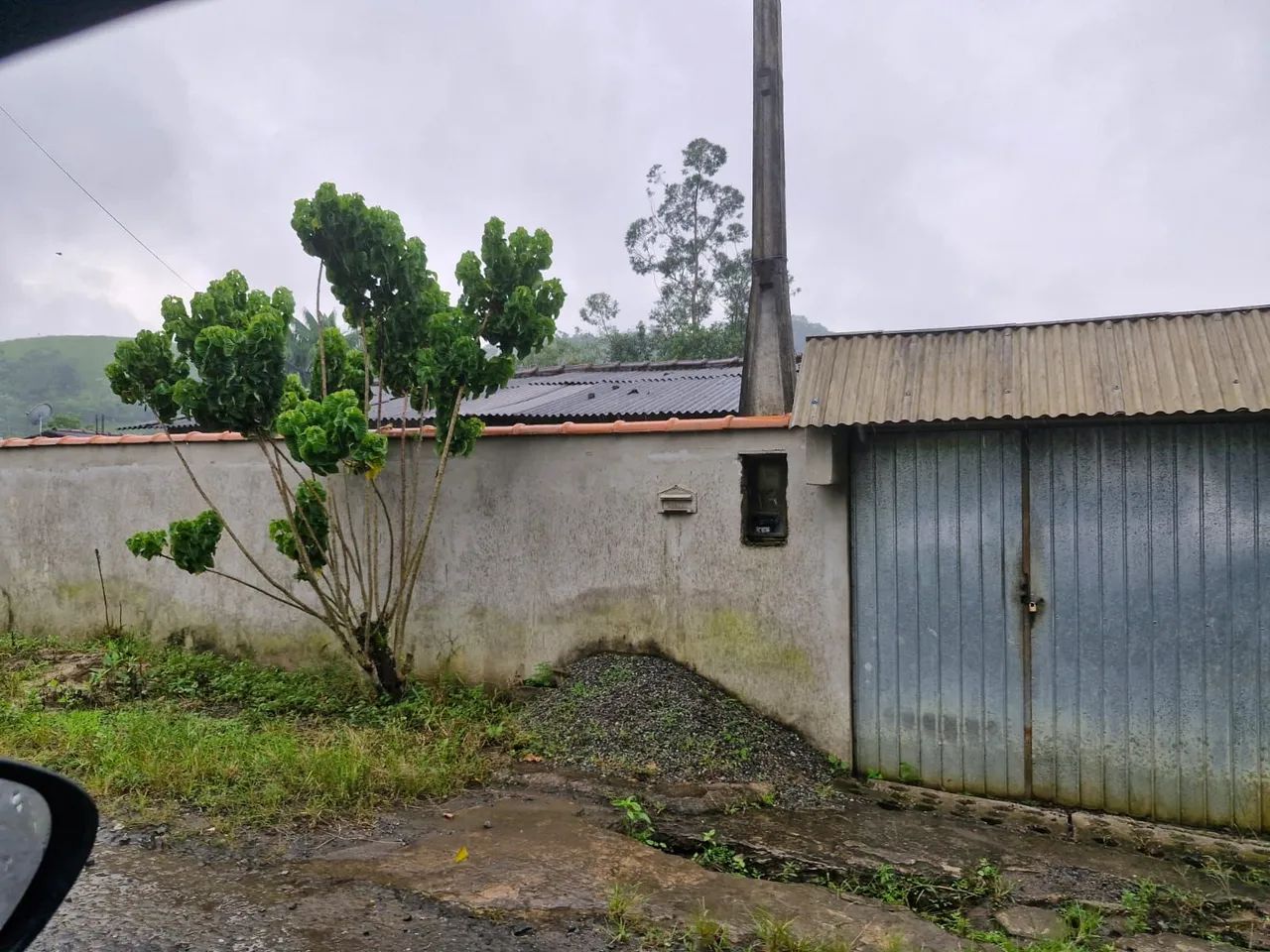 Casa com terreno grande 