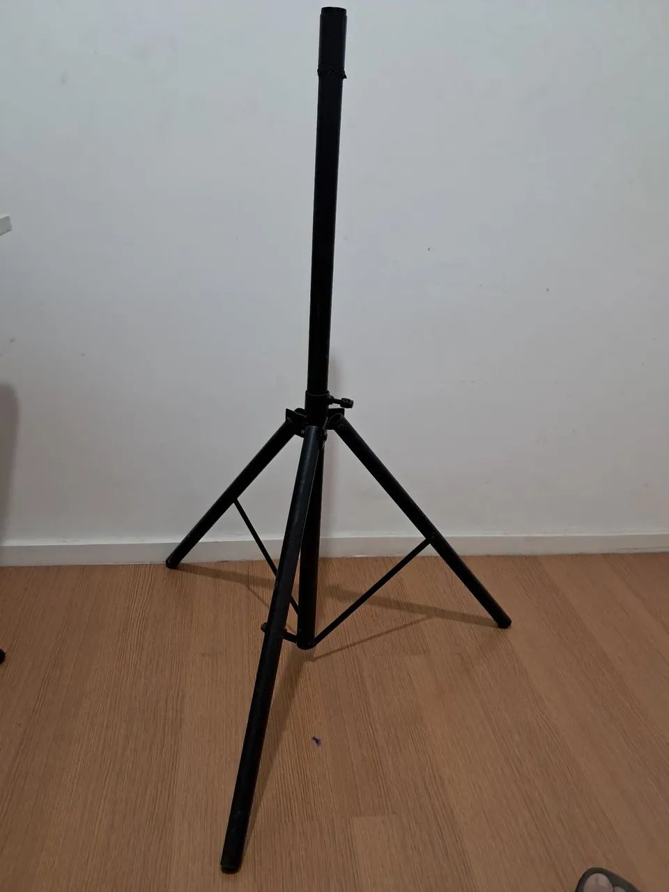 Tripéde Caixa de som de ferro